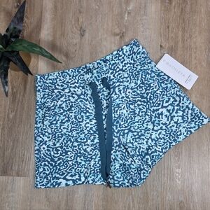 🆕️Athleta Balance 4" Shortie Teal Clouded Leopard Women's Athletic Shorts XS